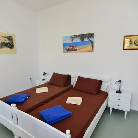 Naxos Port 3 Min To The